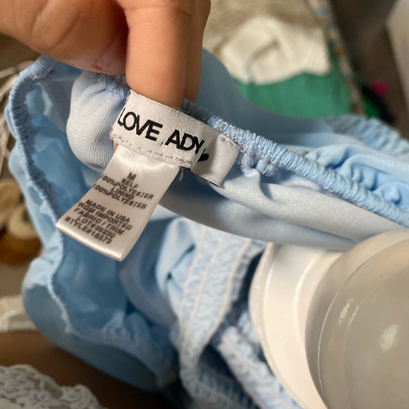 Blue beautiful top - Picture 4 of 4